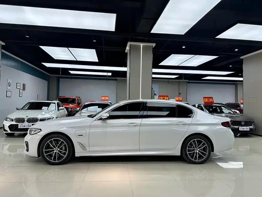 BMW 5 Series New Energy — фото 6