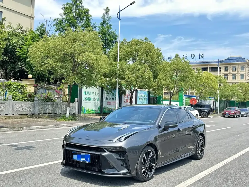 Lynk & Co 03