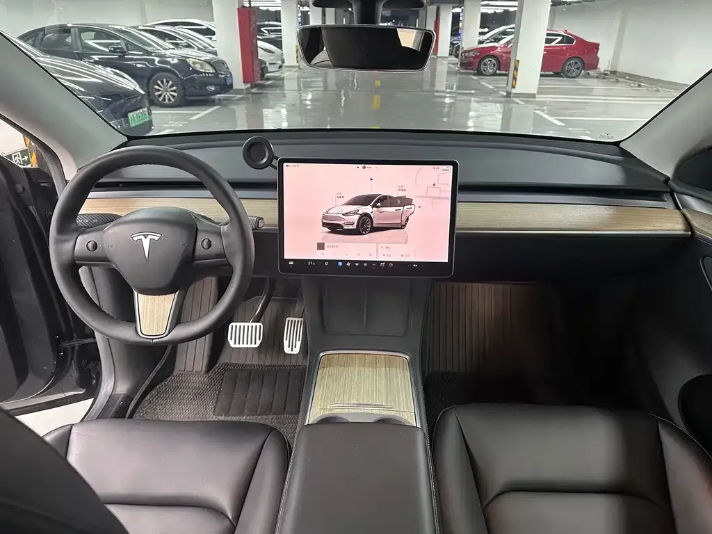 Tesla Model Y — фото 8