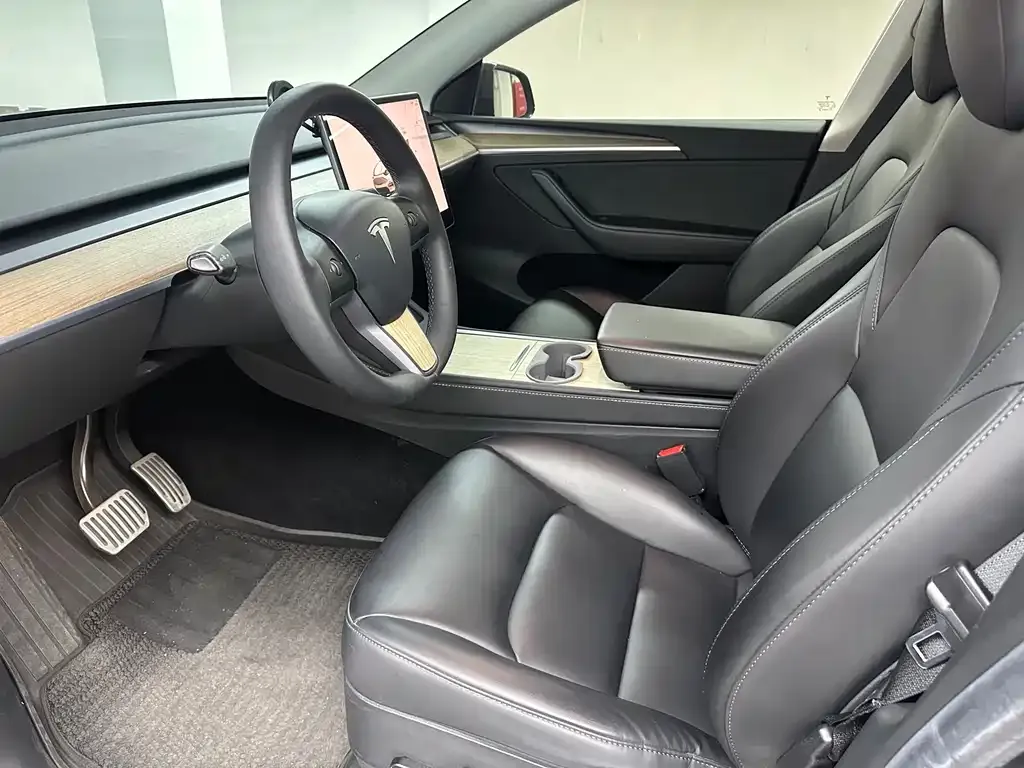 Tesla Model Y — фото 5