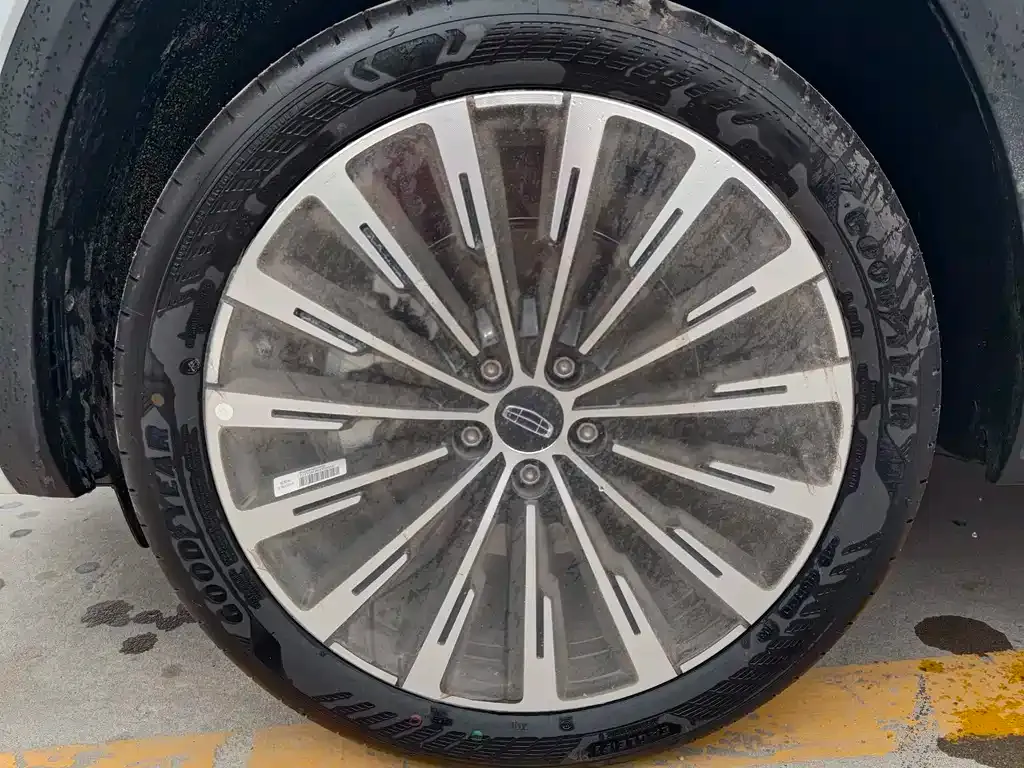 Geely Xingyue L — фото 10