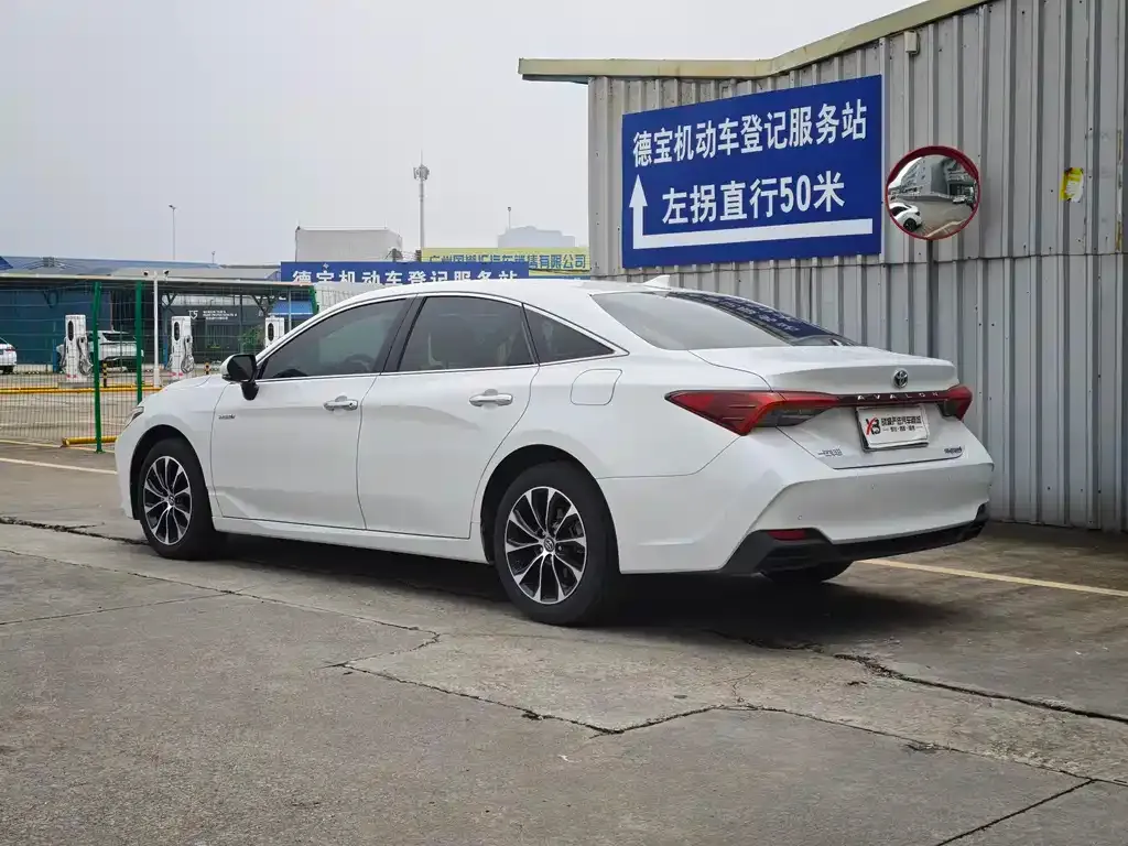 Toyota Avalon — фото 10