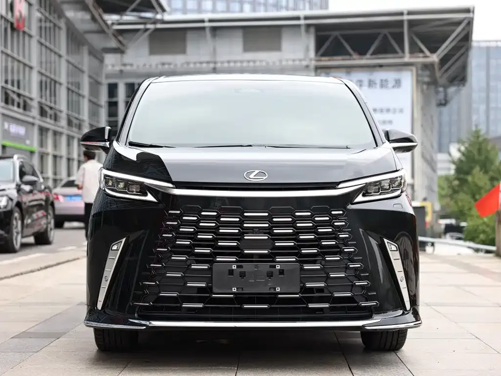 Lexus LM — фото 5