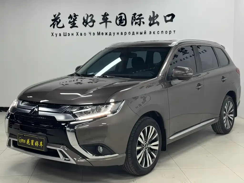 Mitsubishi Outlander — фото 1