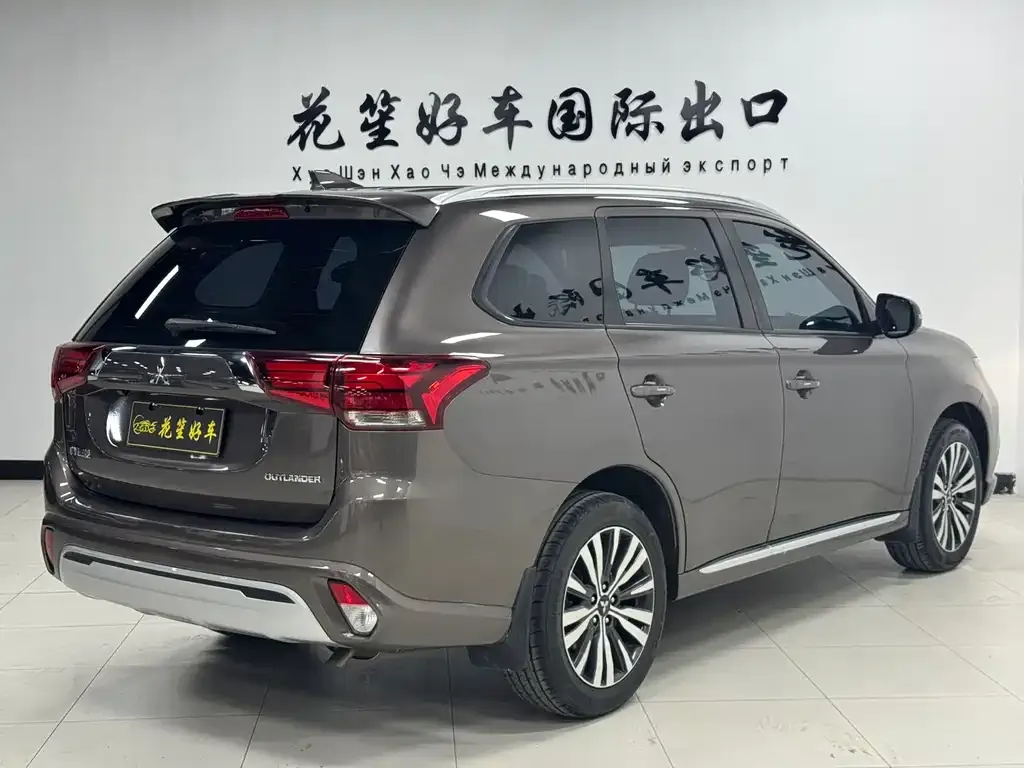 Mitsubishi Outlander — фото 8