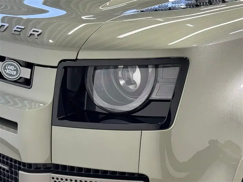Land Rover Defender — фото 10