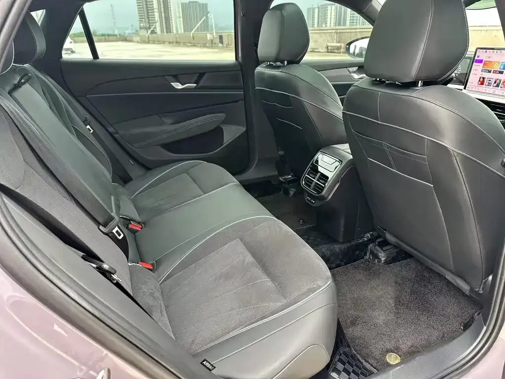 Volkswagen Passat 2025 из CN, фото 4