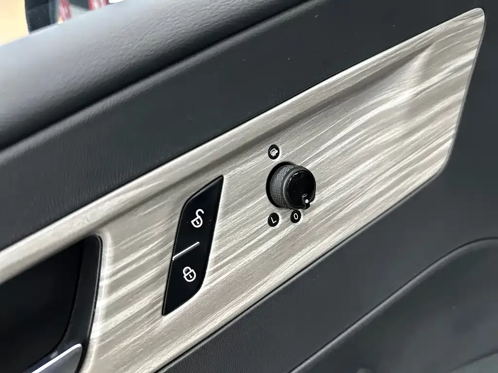 Hongqi E-QM5 — фото 7