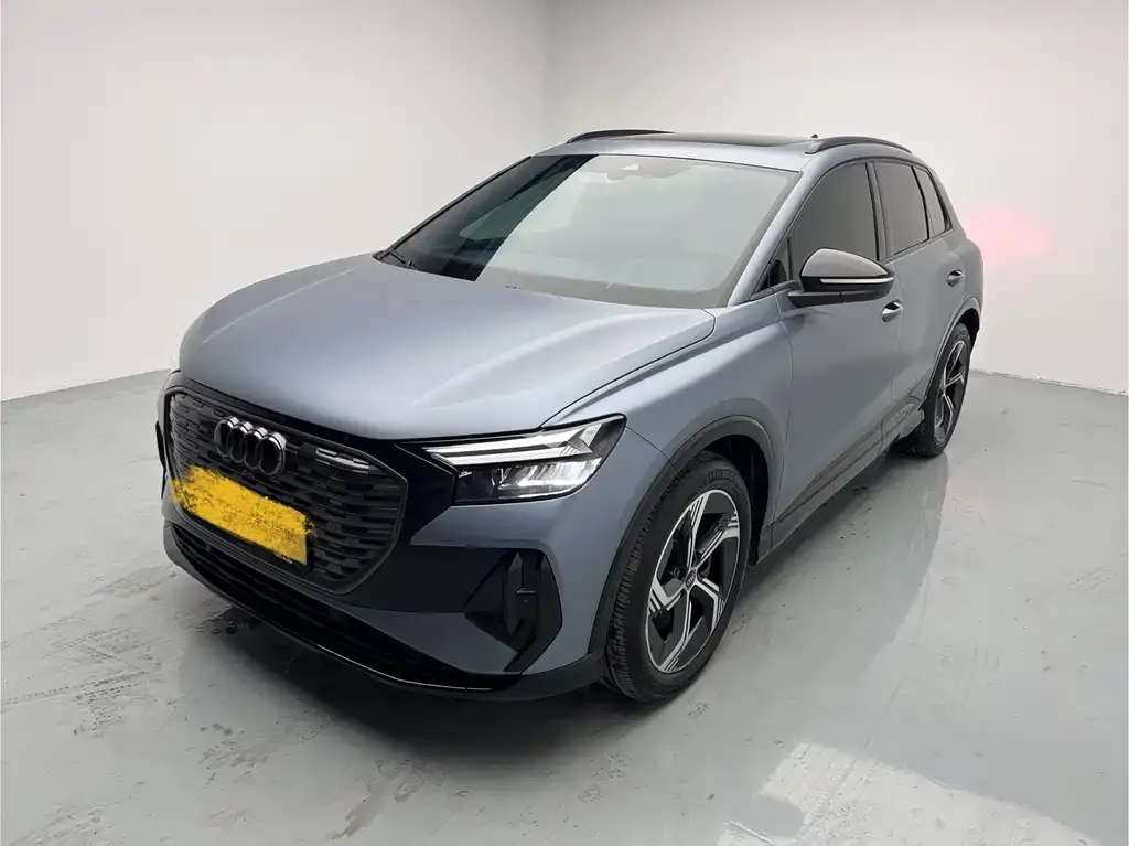 Audi Q4 e-tron — фото 1