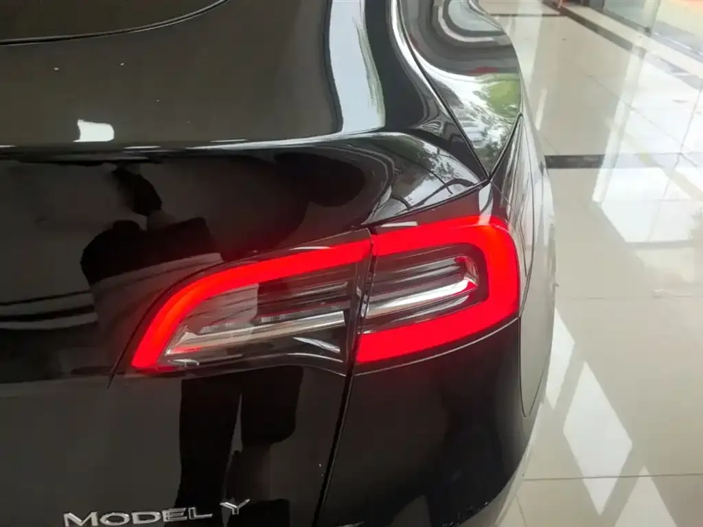Tesla Model Y 2023 из CN, фото 8