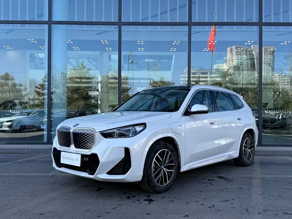 BMW iX1