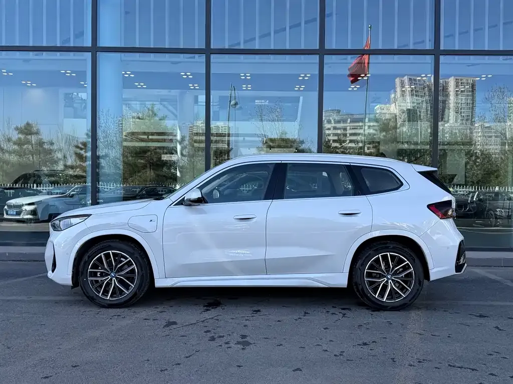 BMW iX1 2025 из CN, фото 6