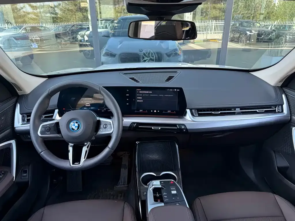 BMW iX1 2025 из CN, фото 2