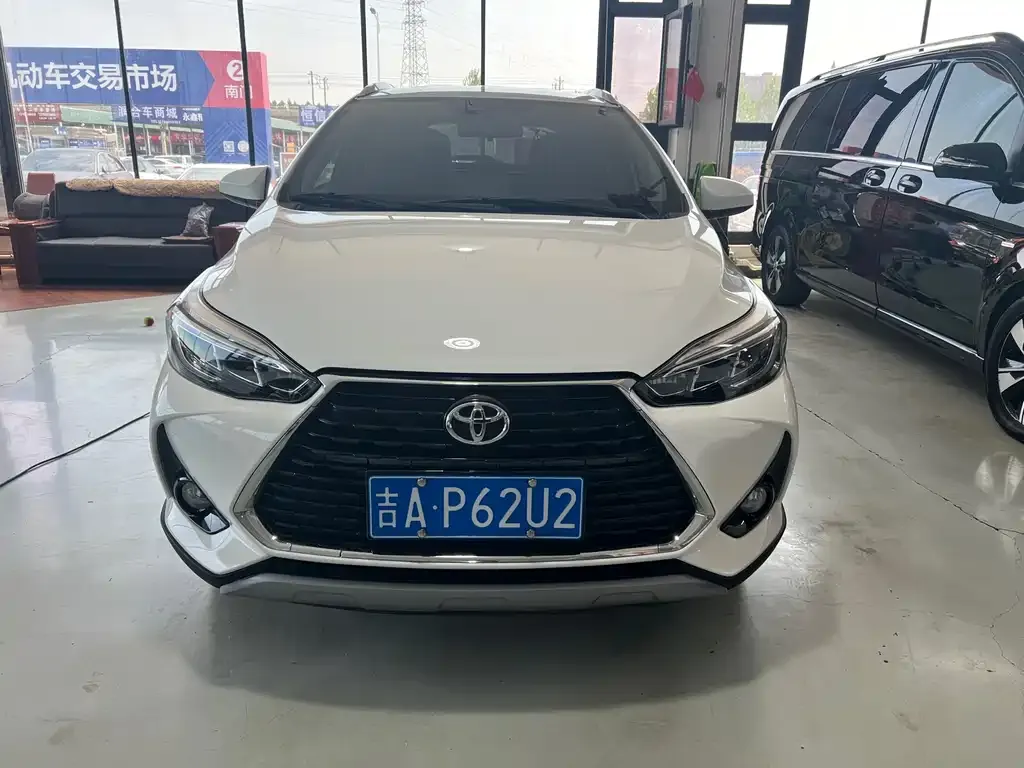 Toyota Yaris L — фото 8