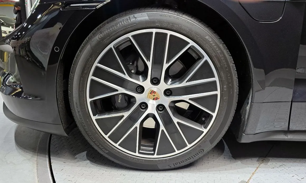 Porsche Taycan 2025 из KR, фото 4