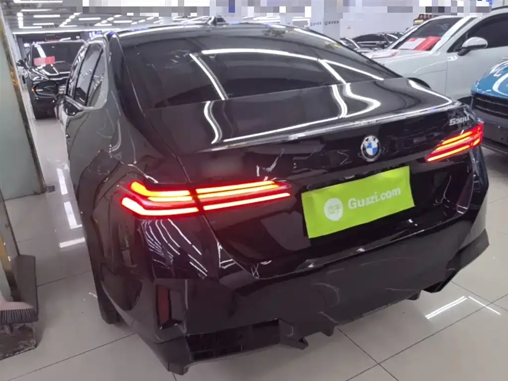 BMW 5 Series 2025 из CN, фото 2