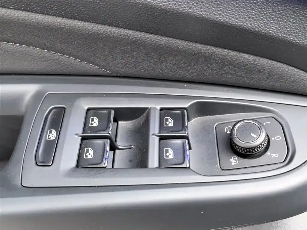 Volkswagen Passat — фото 10