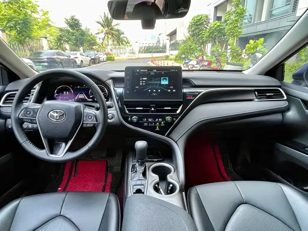 Toyota Camry 2024 из CN, фото 2