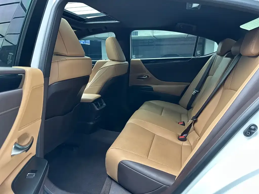 Lexus ES 2021 из CN, фото 9