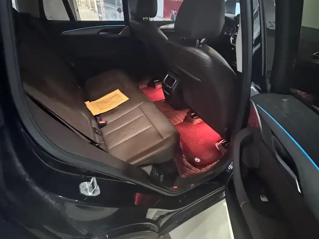 BMW iX3 2024 из CN, фото 2