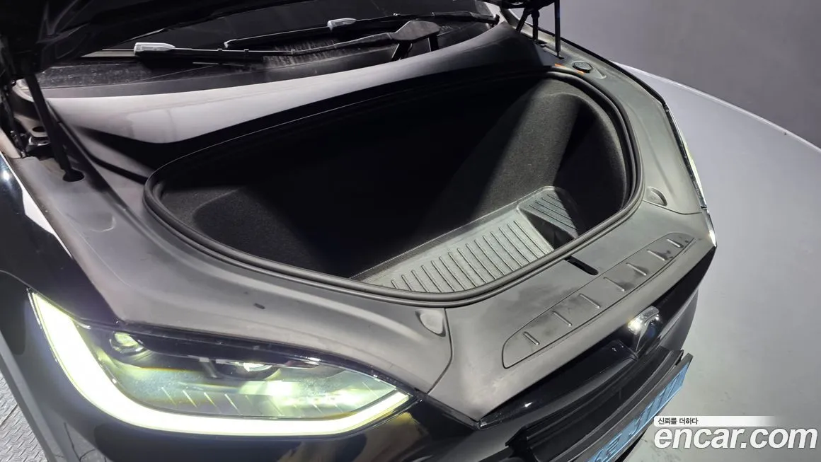 Tesla Model X 2023 из KR, фото 9