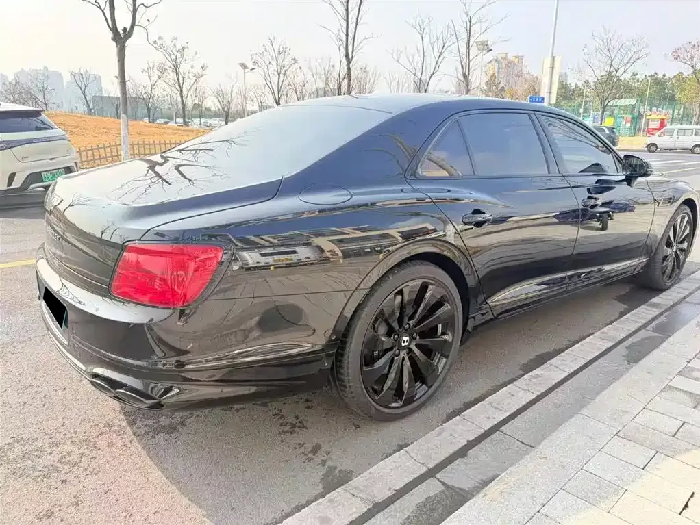 Bentley Flying Spur PHEV 2023 из CN, фото 8