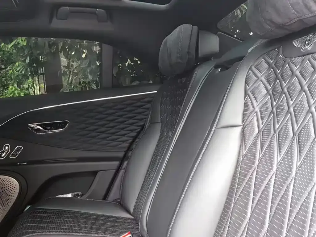 Bentley Flying Spur PHEV 2023 из CN, фото 3