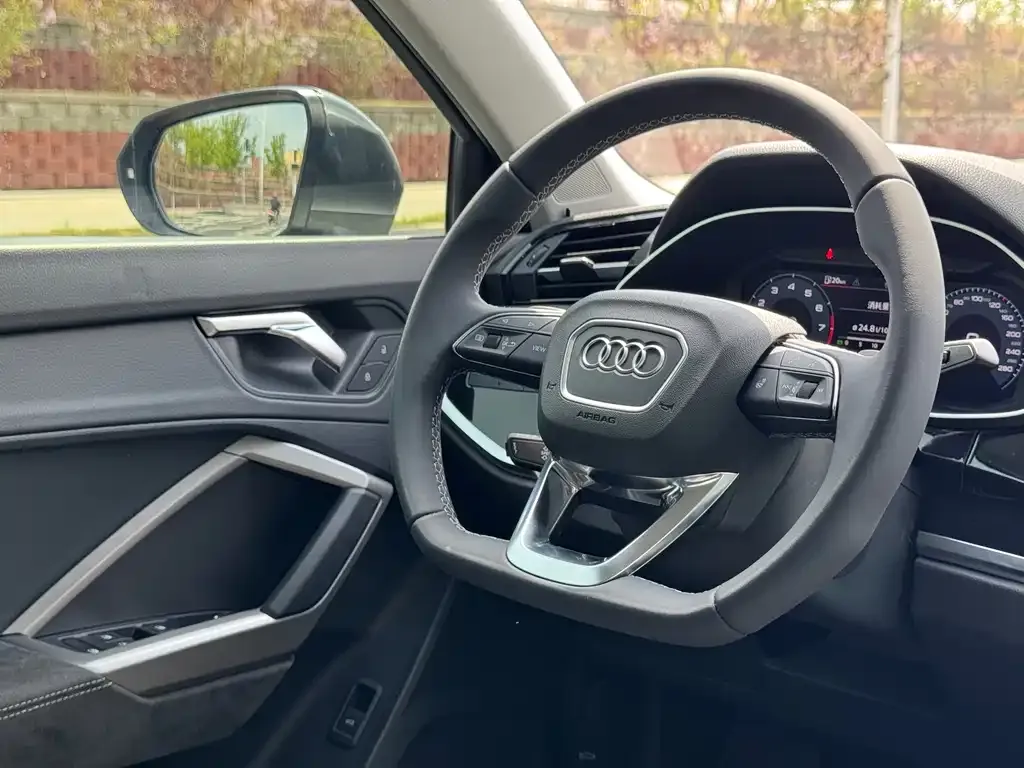 Audi Q3 — фото 2