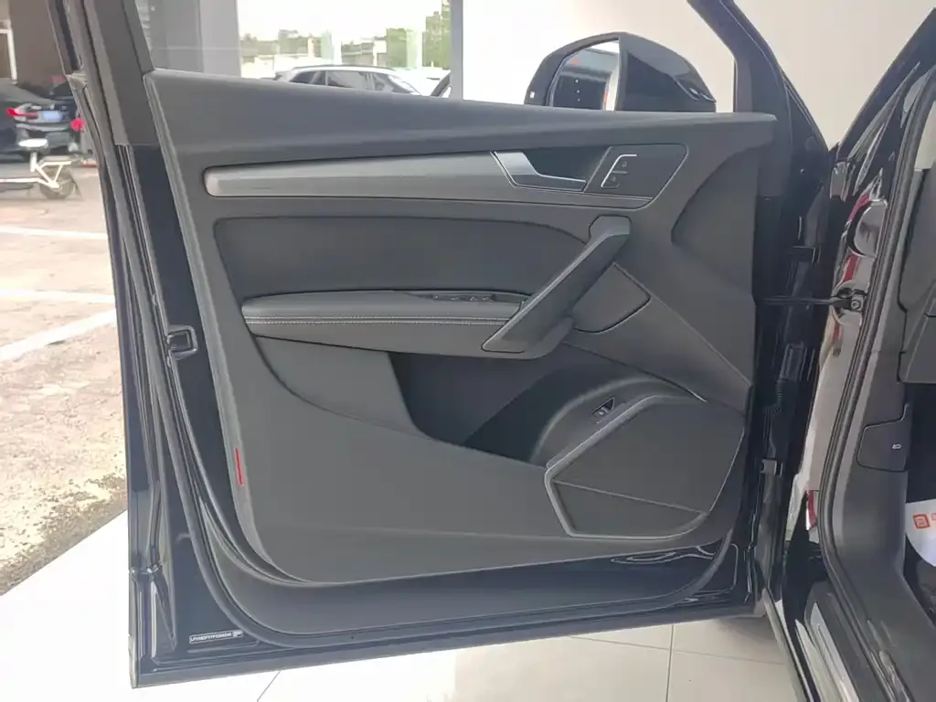 Audi Q5L 2024 из CN, фото 2