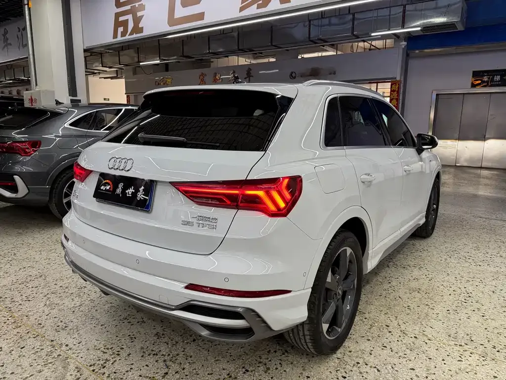 Audi Q3 — фото 10