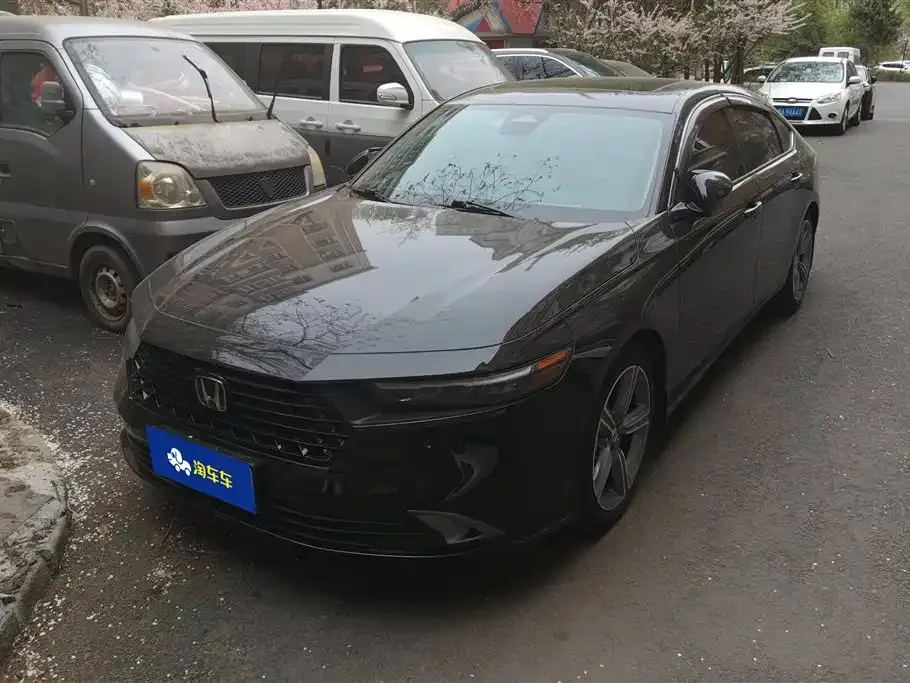 Honda Accord — фото 1