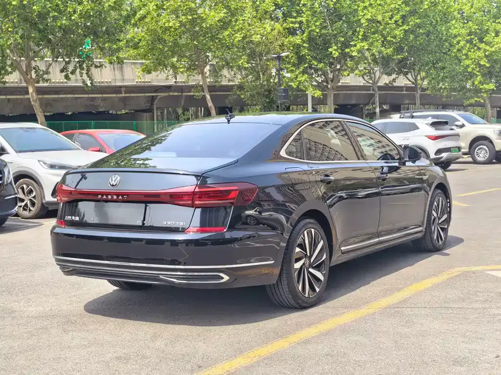 Volkswagen Passat 2023 из CN, фото 9
