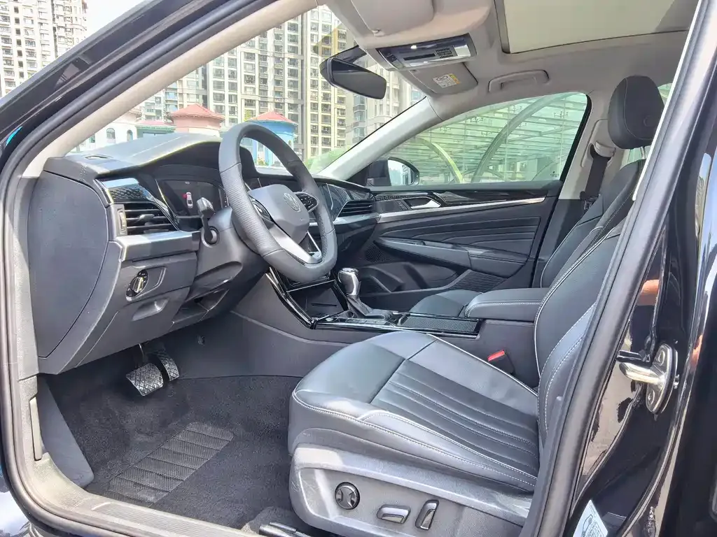 Volkswagen Passat 2023 из CN, фото 7