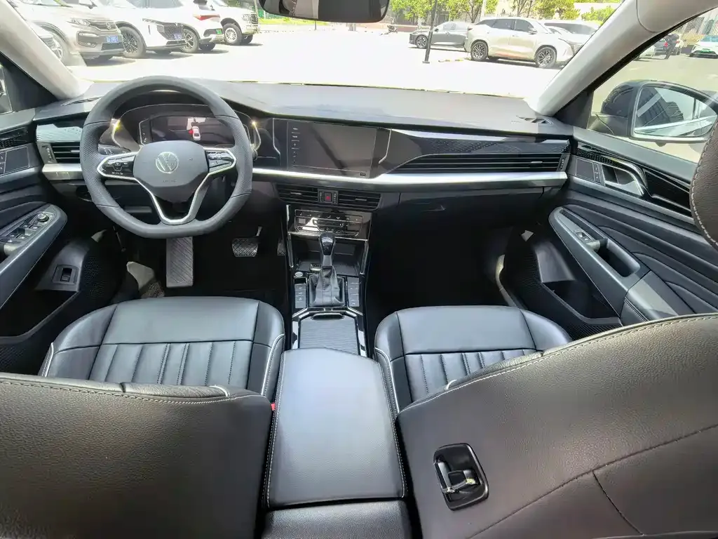 Volkswagen Passat 2023 из CN, фото 6