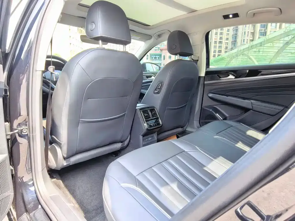 Volkswagen Passat 2023 из CN, фото 3