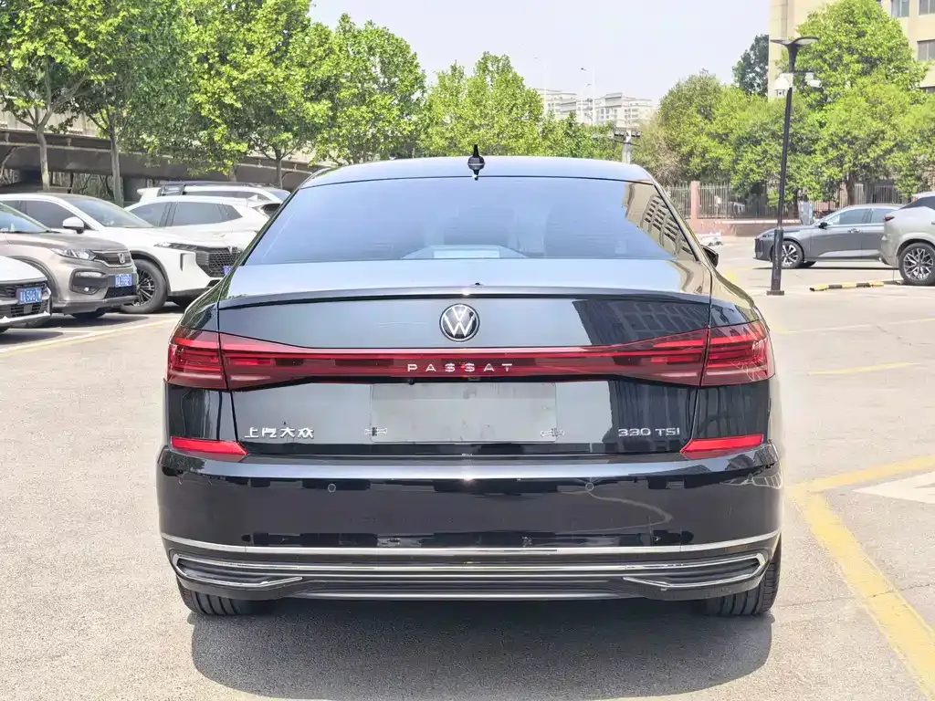 Volkswagen Passat 2023 из CN, фото 2