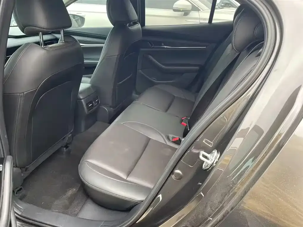 Mazda 3 Axela 2023 из CN, фото 7
