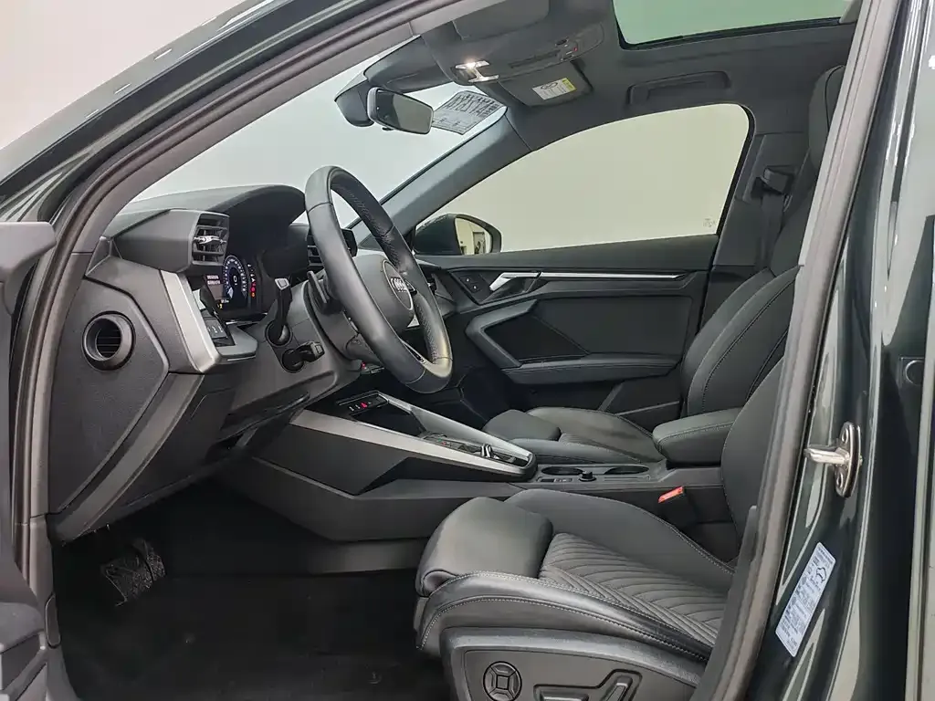 Audi A3 2023 из CN, фото 10