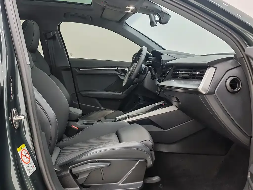 Audi A3 2023 из CN, фото 4
