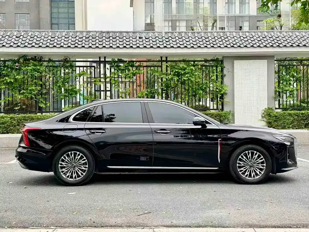 Hongqi H5 — фото 9