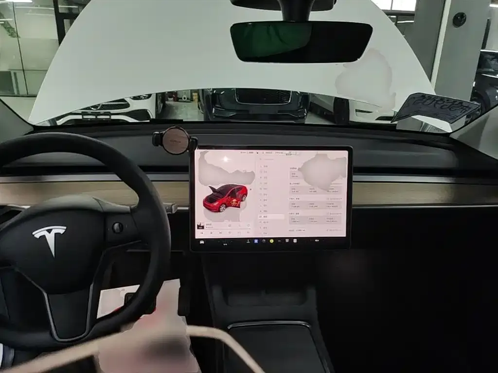 Tesla Model Y — фото 2