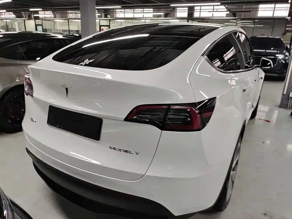 Tesla Model Y — фото 6