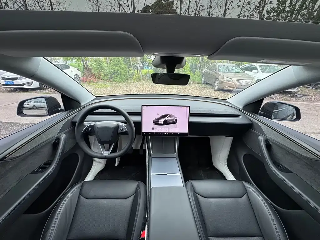 Tesla Model Y — фото 10