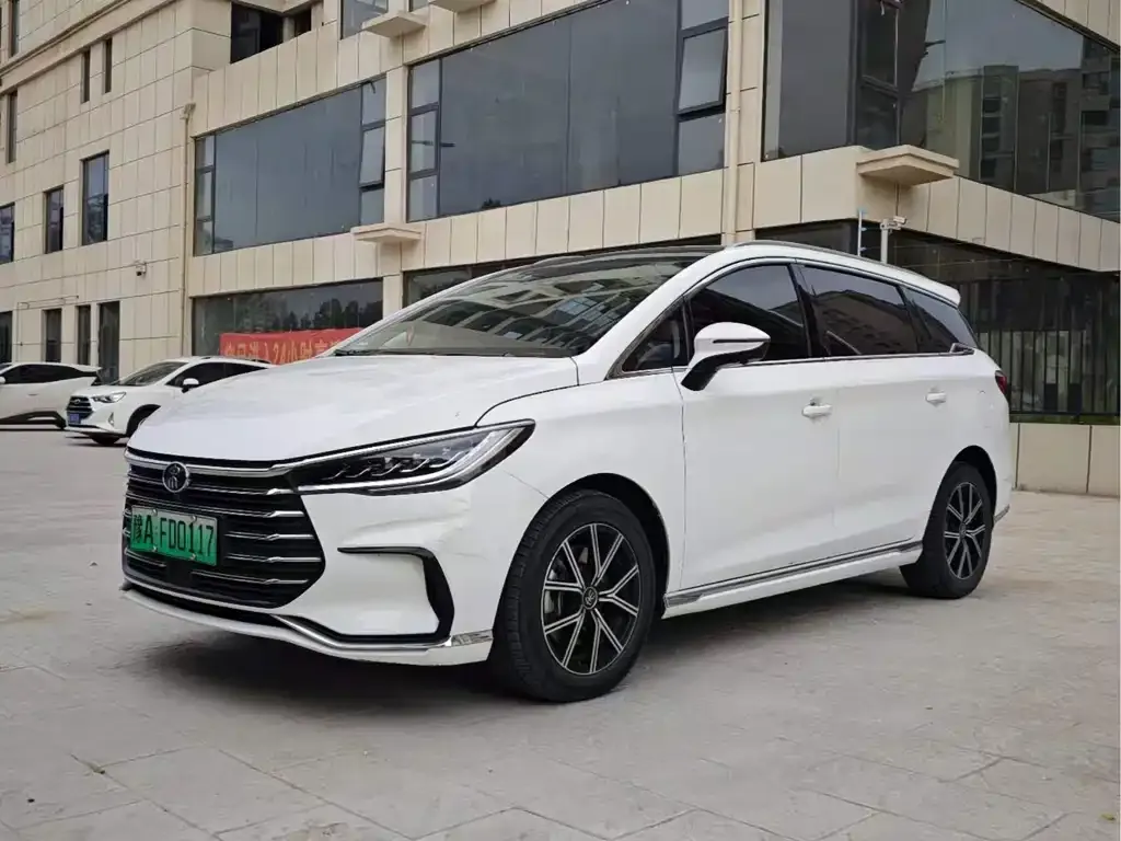 BYD MAX New Energy — фото 1