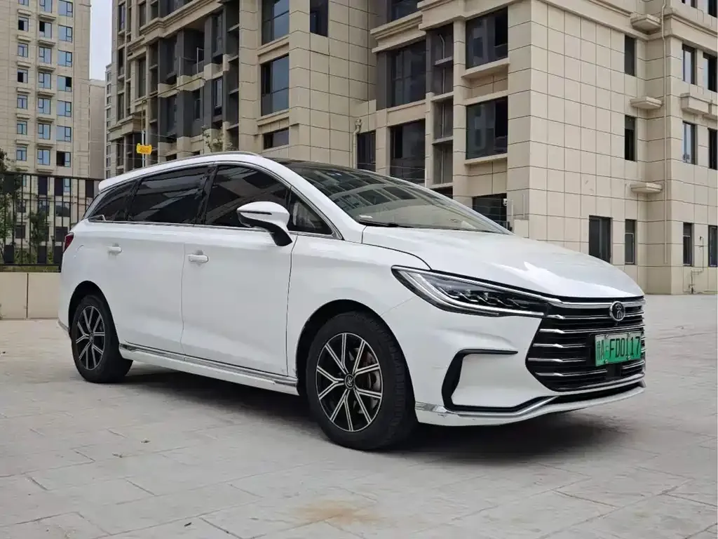 BYD MAX New Energy — фото 7