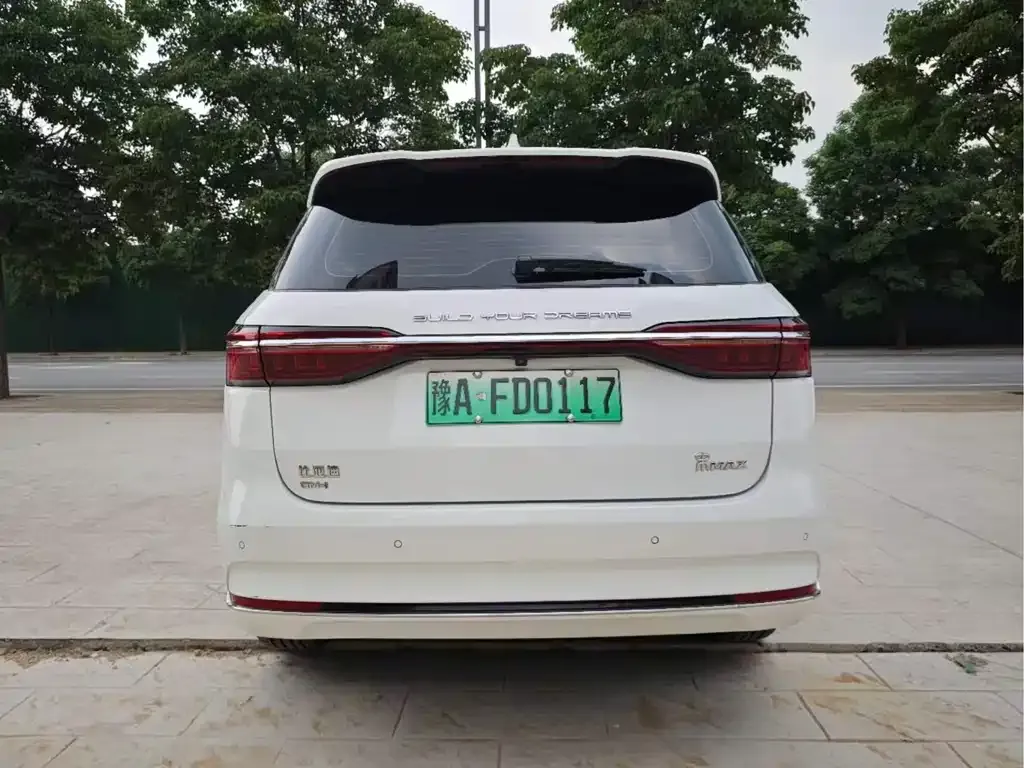 BYD MAX New Energy — фото 8