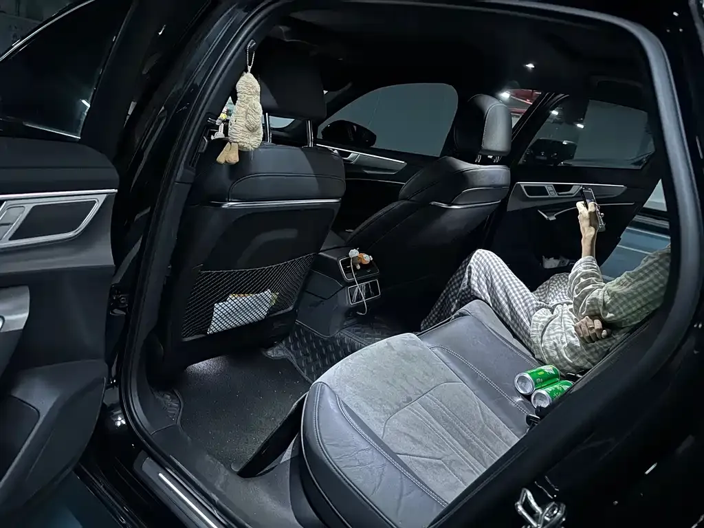 Audi A6L 2024 из CN, фото 9