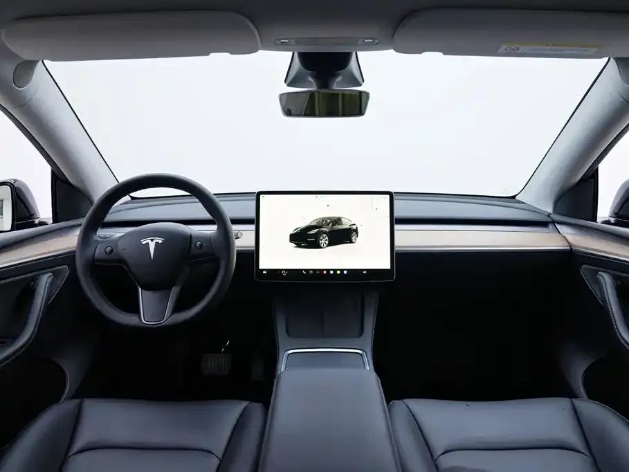 Tesla Model Y — фото 6