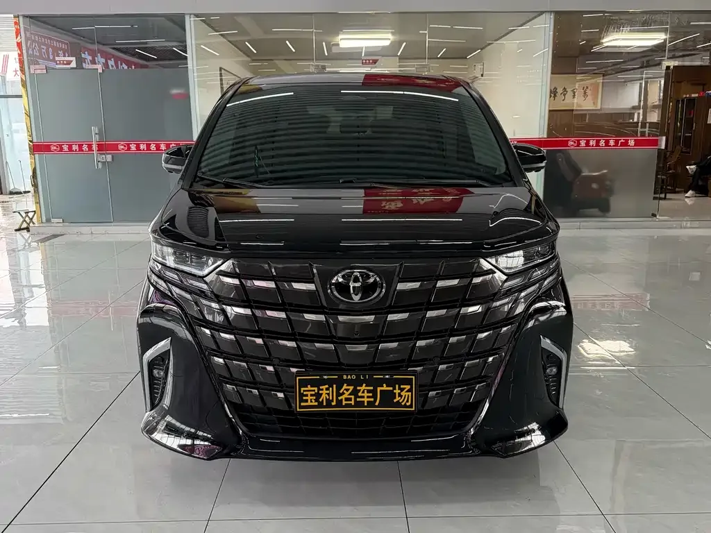 Toyota Alphard — фото 4