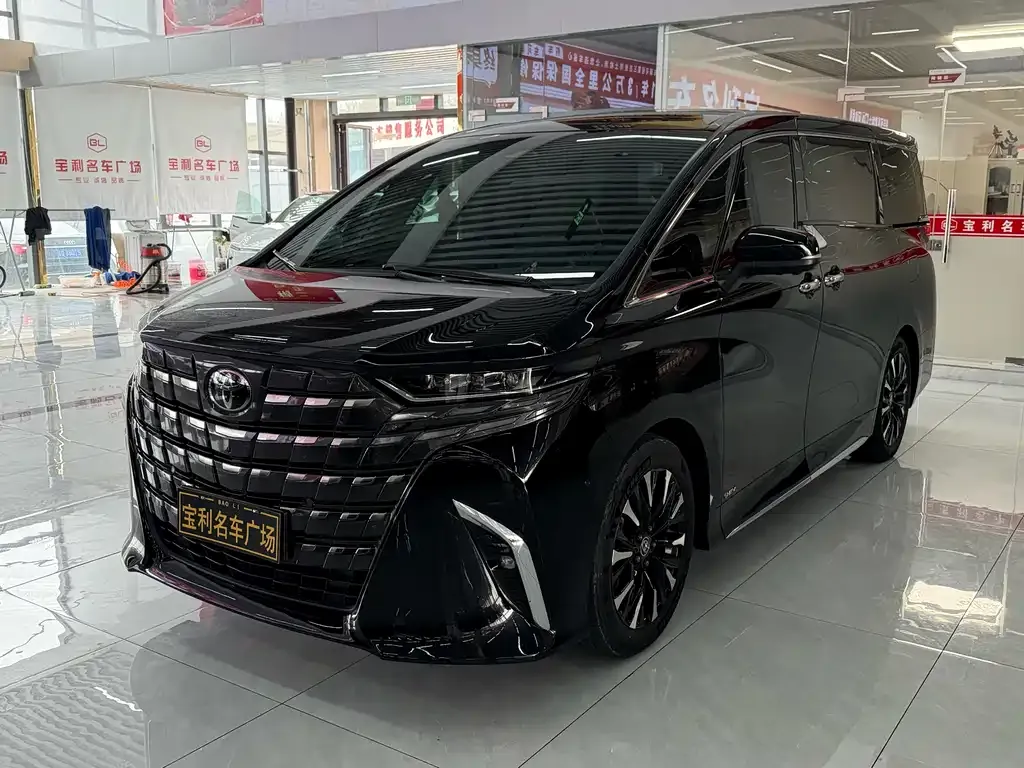Toyota Alphard — фото 2